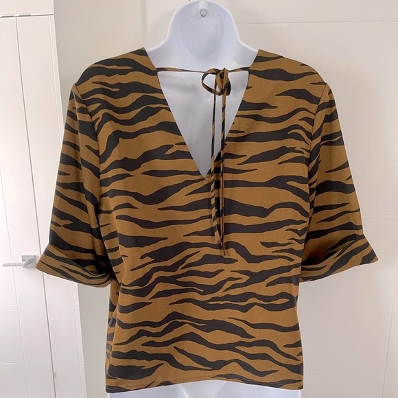 Dynamite/ Tie back/ Satin feel/ Short sleeve/ Zebra print/ Size US M - Picture 7 of 14